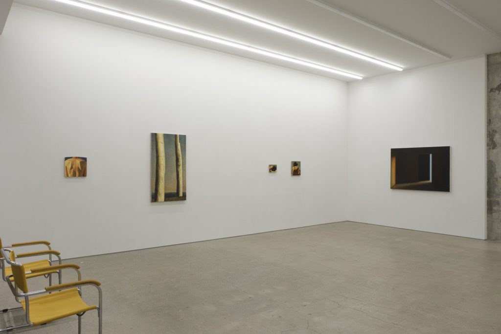 Dialogue with a Suspended Moment in Light