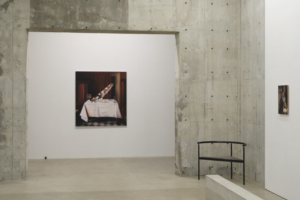 Dialogue with a Suspended Moment in Light