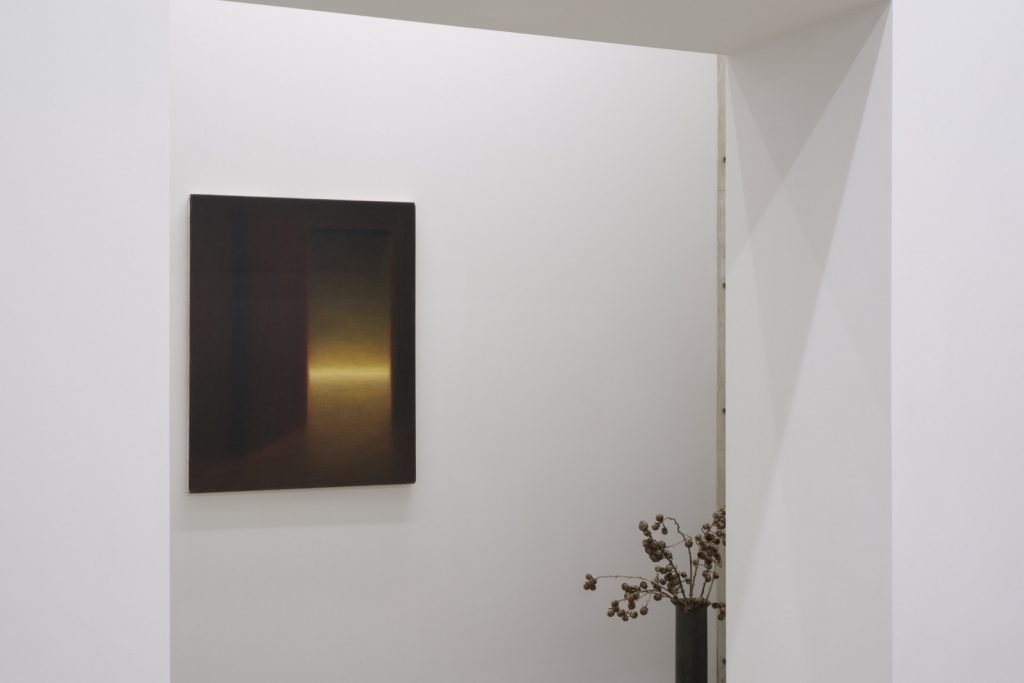 Dialogue with a Suspended Moment in Light