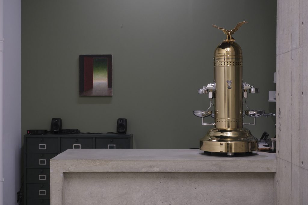 Dialogue with a Suspended Moment in Light